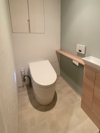 淡いグリーンのクロスで明るく優しい雰囲気のトイレに 川崎市中原区K様邸 淡いグリーンのクロスで明るく優しい雰囲気のトイレに 川崎市中原区K様邸